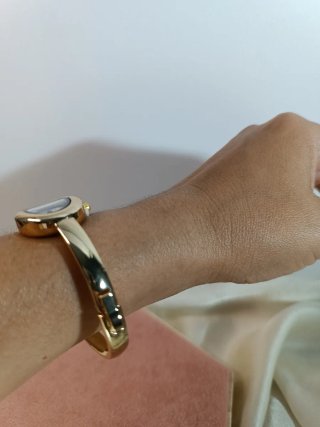 Reloj pulsera dorado números romanos