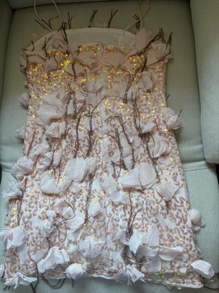 Vestido ASOS rosa con lentejuelas y flores