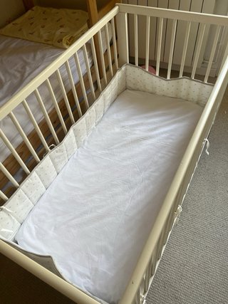 Cuna Ikea con 2 colchones