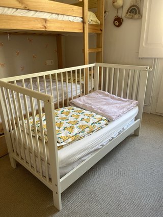 Cuna Ikea con 2 colchones