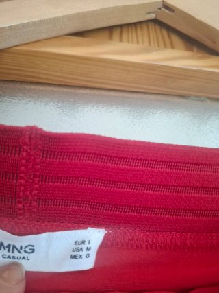 Falda roja larga plumeti L Mango.Sin estrenar !