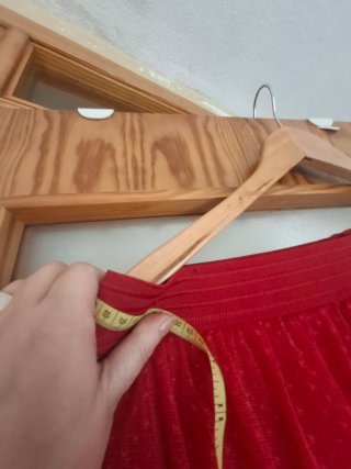 Falda roja larga plumeti L Mango.Sin estrenar !