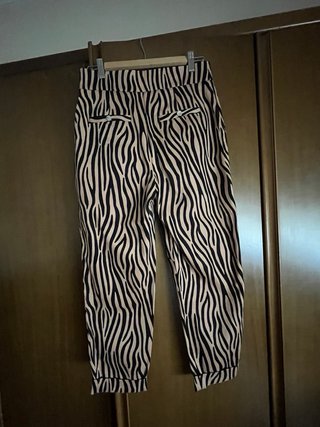 Pantalón largo estampado cebra