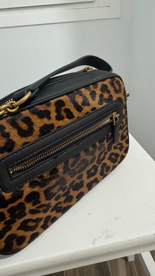 Bolso Guess Leopardo Dorado