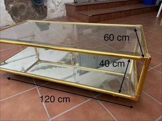 Mesa centro cristal y metal dorado