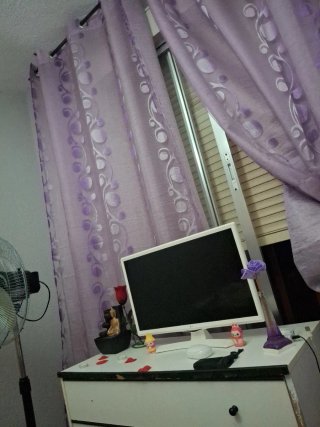 Tele blanca y morada