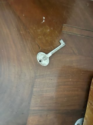 Máquina de coser Alfa antigua de madera