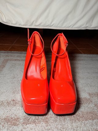 Tacones naranjas Stradivarius Talla 40