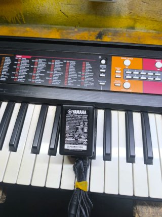 Teclado Yamaha PSR F51