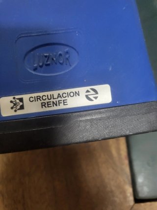 Farol Renfe antiguo y cargador