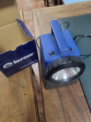 Farol Renfe antiguo y cargador