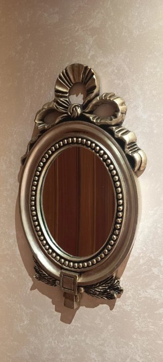Espejo decorativo con marco plateado