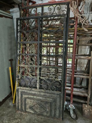 Puerta metálica forja con diseño