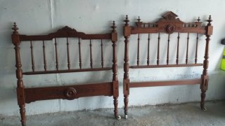 Cama yMesilla de pino Canadá 105 años de antigueda