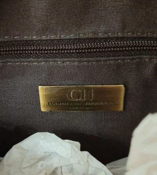 Bolso ante Carolina Herrera.