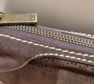 Bolso ante Carolina Herrera.