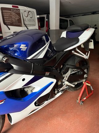Suzuki GSXR 1000 K6 Deportiva Azul/Blanca