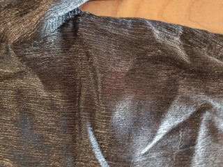 Camisa brillante negra y plateada