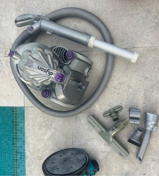 Aspiradora Dyson Gris y Morado