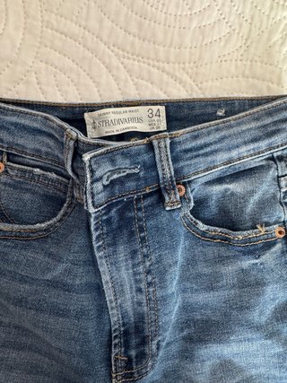 Pantalones vaqueros desgastados
