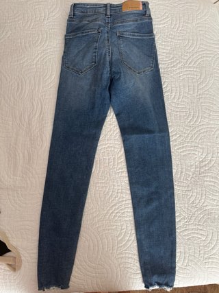Pantalones vaqueros desgastados