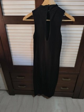Vestido negro de canalé sin mangas