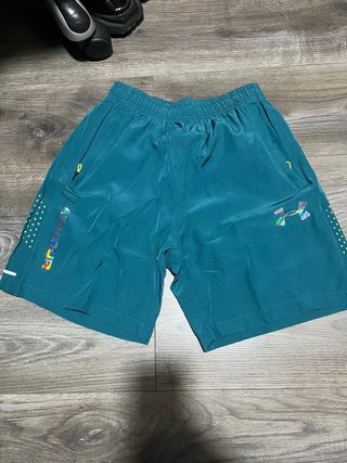 Pantalón corto Under Armour multicolor