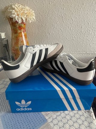 Adidas Bambas Blancas y Negras