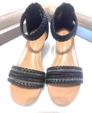 Sandalias de cuña negras con tiras