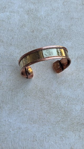 Pulsera magnética de cobre con inscripciones