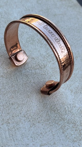 Pulsera magnética de cobre con inscripciones