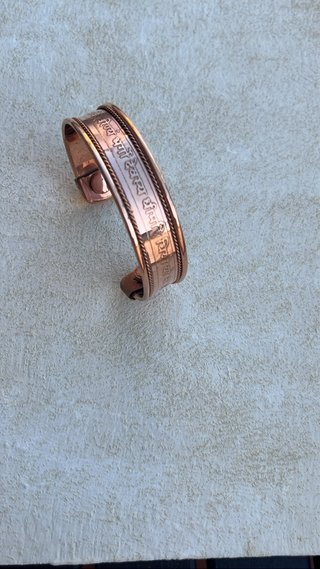 Pulsera magnética de cobre con inscripciones
