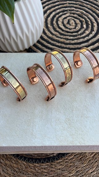 Pulsera magnética de cobre con inscripciones