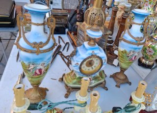 Juego de Reloj y Candelabros Antiguos