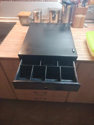 Caja registradora negra