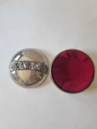 Joyero redondo plateado con rosas