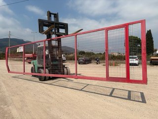 Puerta corredera metálica