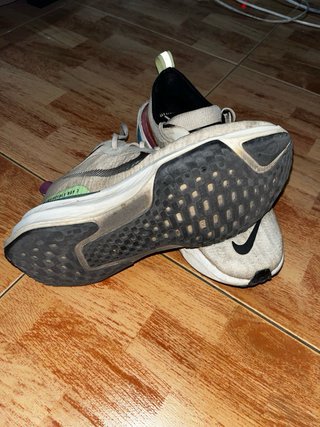 Zapatillas Nike Running Blancas y Negras