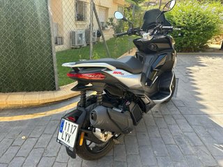 Aprilia SR GT 125 Negro/Plata