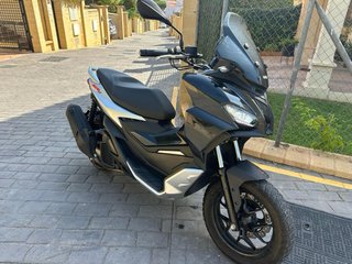 Aprilia SR GT 125 Negro/Plata