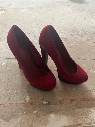 Zapatos de tacón rojos