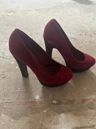 Zapatos de tacón rojos