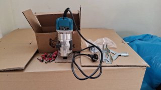 Fresadora de madera con accesorios