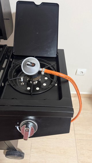 Barbacoa de gas negra
