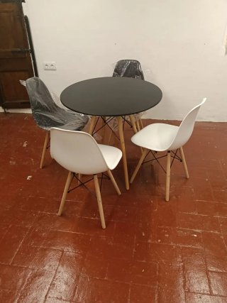 Mesa redonda negra patas madera