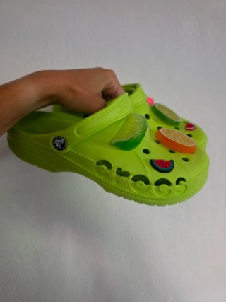 Crocs Verdes con Adornos, 39-40
