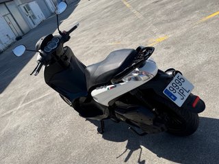 Piaggio Beverly 300 black&white