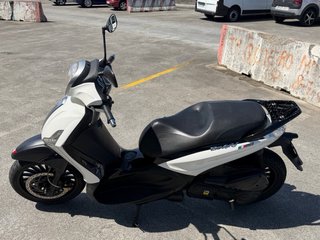 Piaggio Beverly 300 black&white