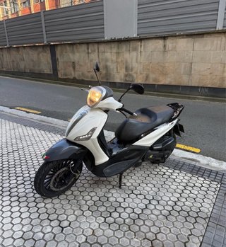 Piaggio Beverly 300 black&white