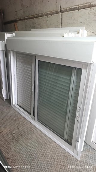 Ventana corredera aluminio con persiana